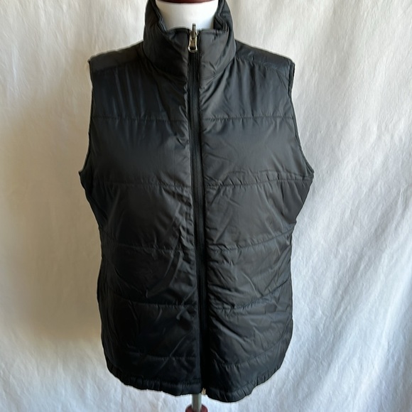 Reversible black puffer vest - Picture 13 of 15